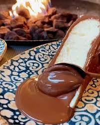 San Sebastián cheesecake with plain sauce