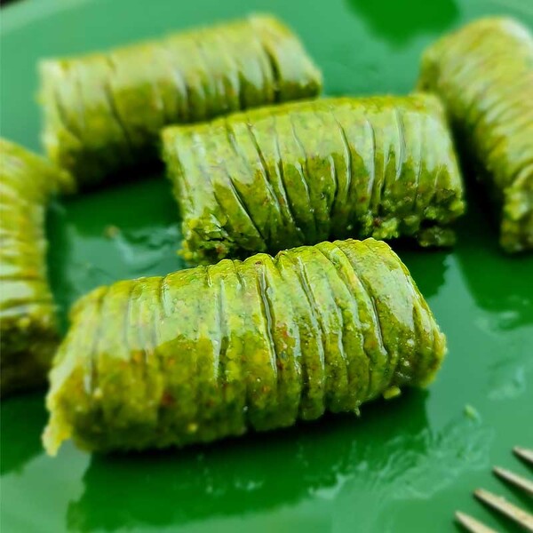 GREEN SARMAS (STUFFED VINES)