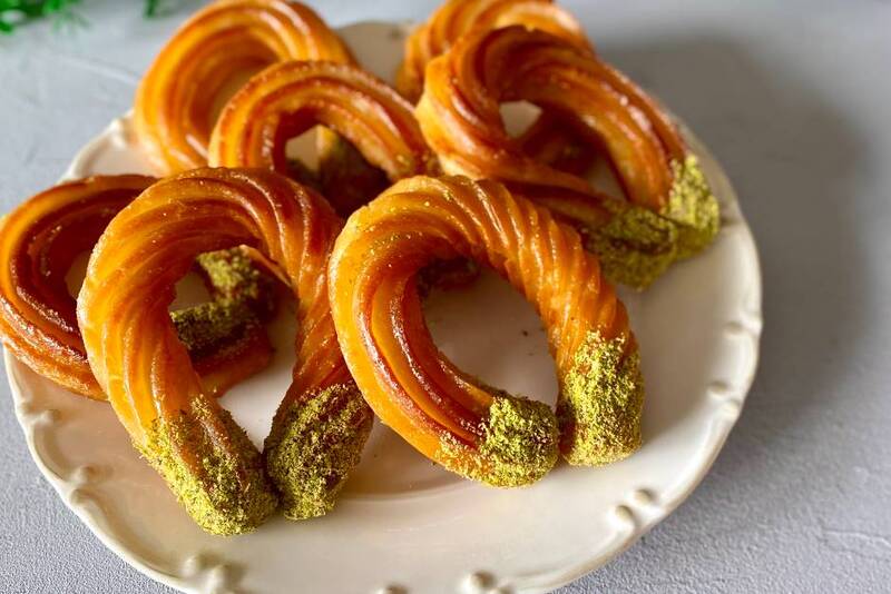 Ring-shaped dessert